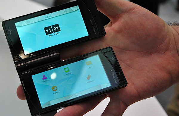 CEATEC Japan 2010: Fujitsu создала концепт-телефон с двумя сенсорными экранами
